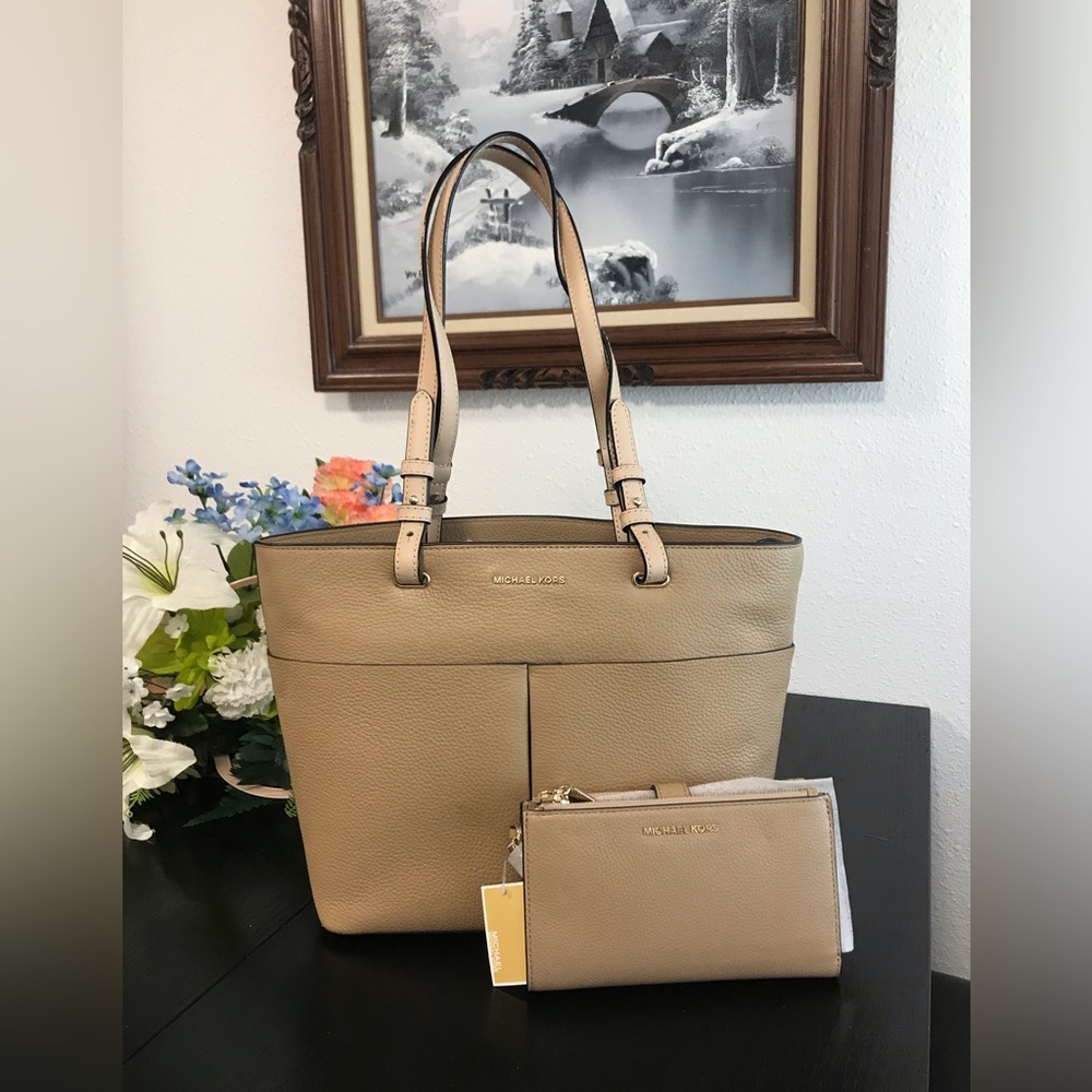 Michael Kors Bedford Medium Tote Handbag and Wallet